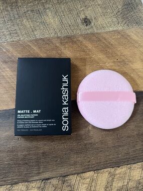 Sonia Kashuk Black Matte Oil-Blotting Papers with Pink Puff